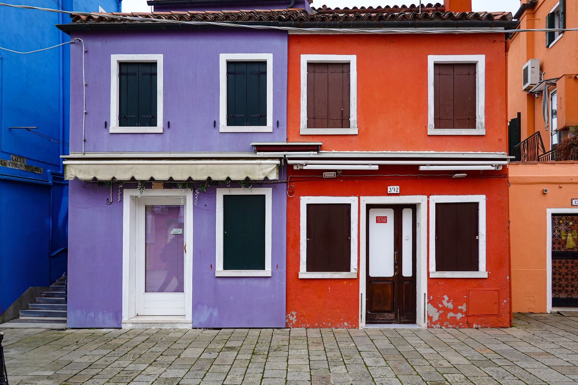 How to Choose the Best House Colours for Lasting Curb Appeal